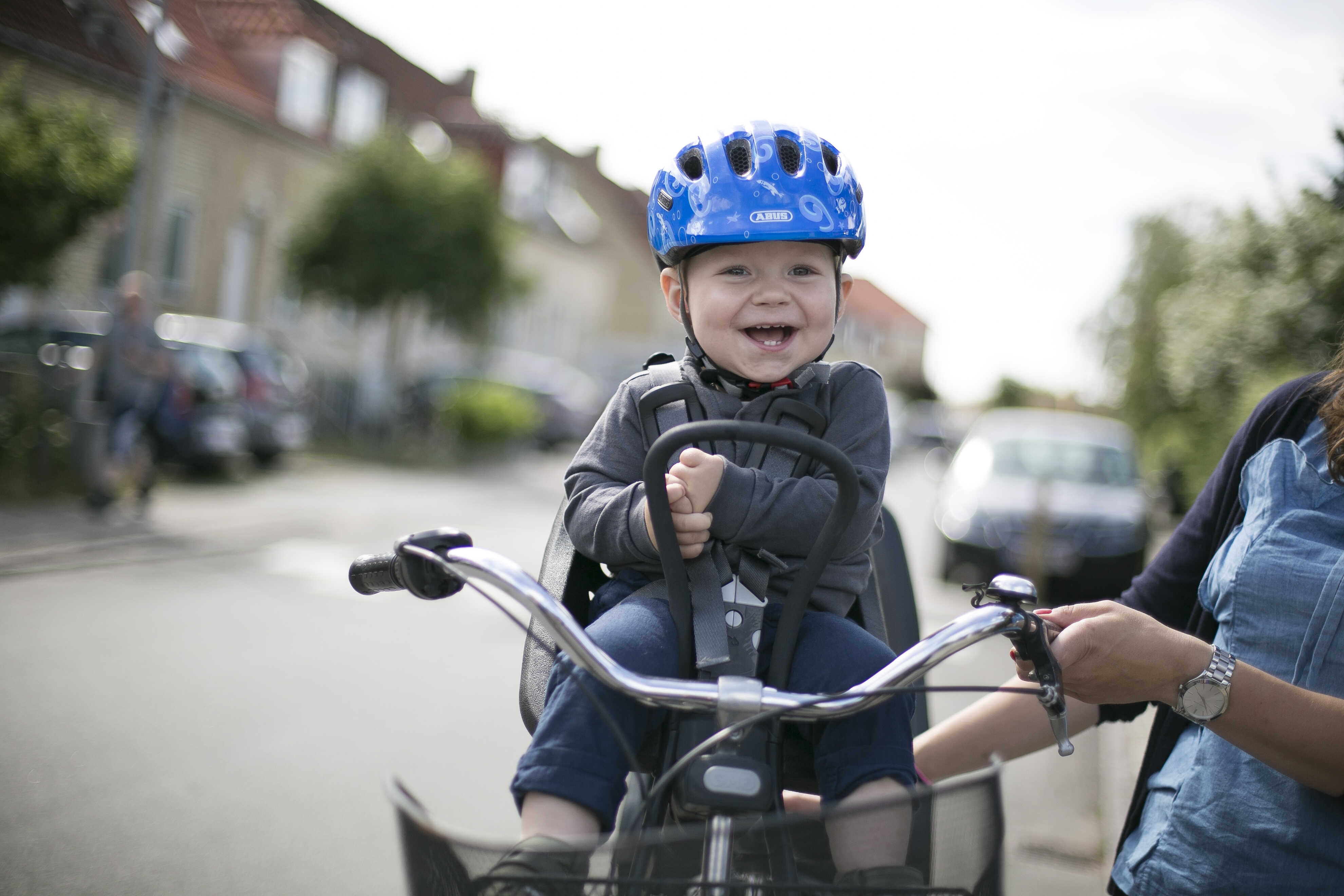 læbe tråd Cater Med dit barn (alder 0-2 år) i cykelstol | SikkerTrafik.dk